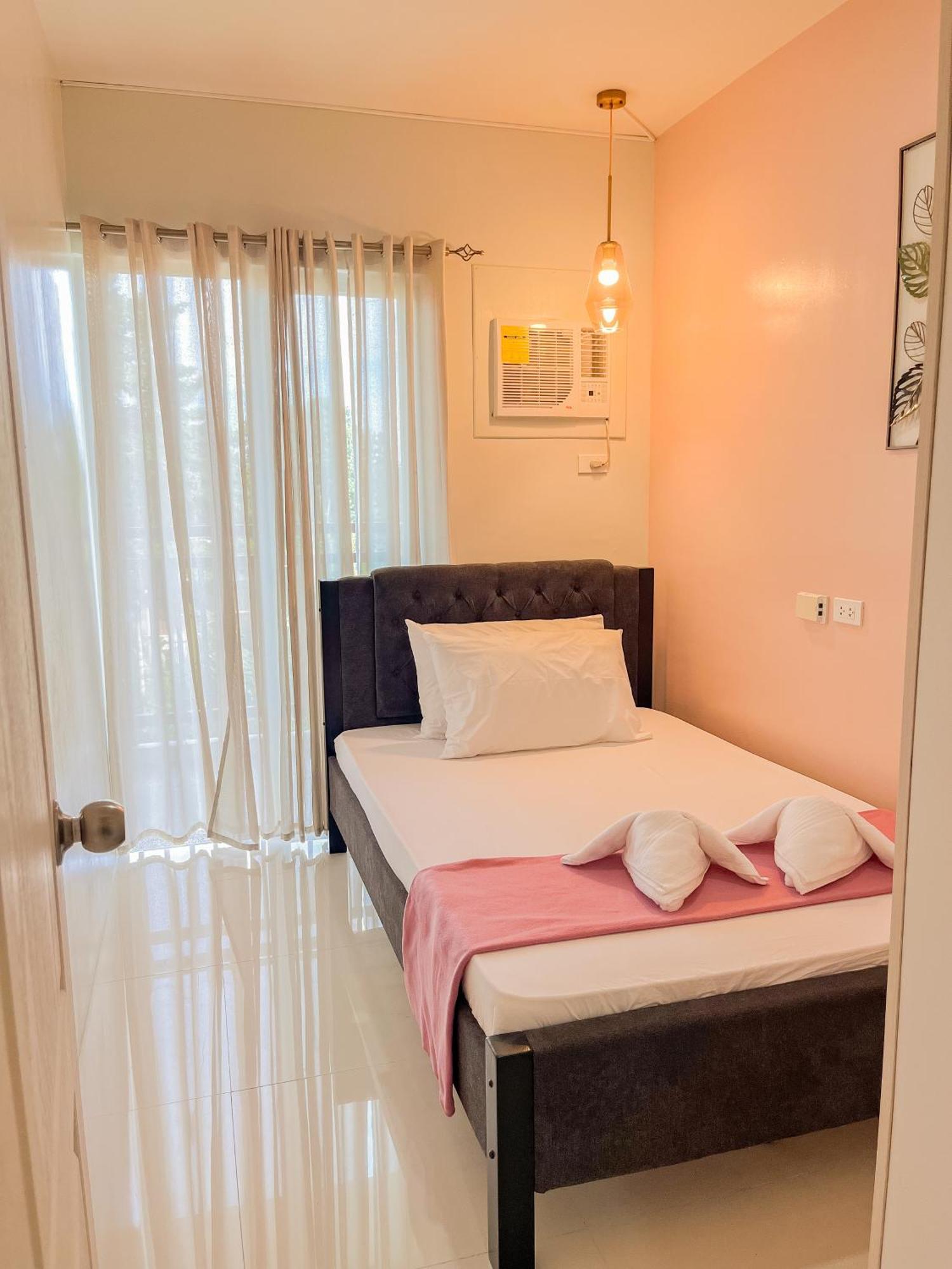 2 Bedroom And Studio Apartments With Private Pool And Gym In Vista Manors Verdant Puerto Princesa Luaran gambar