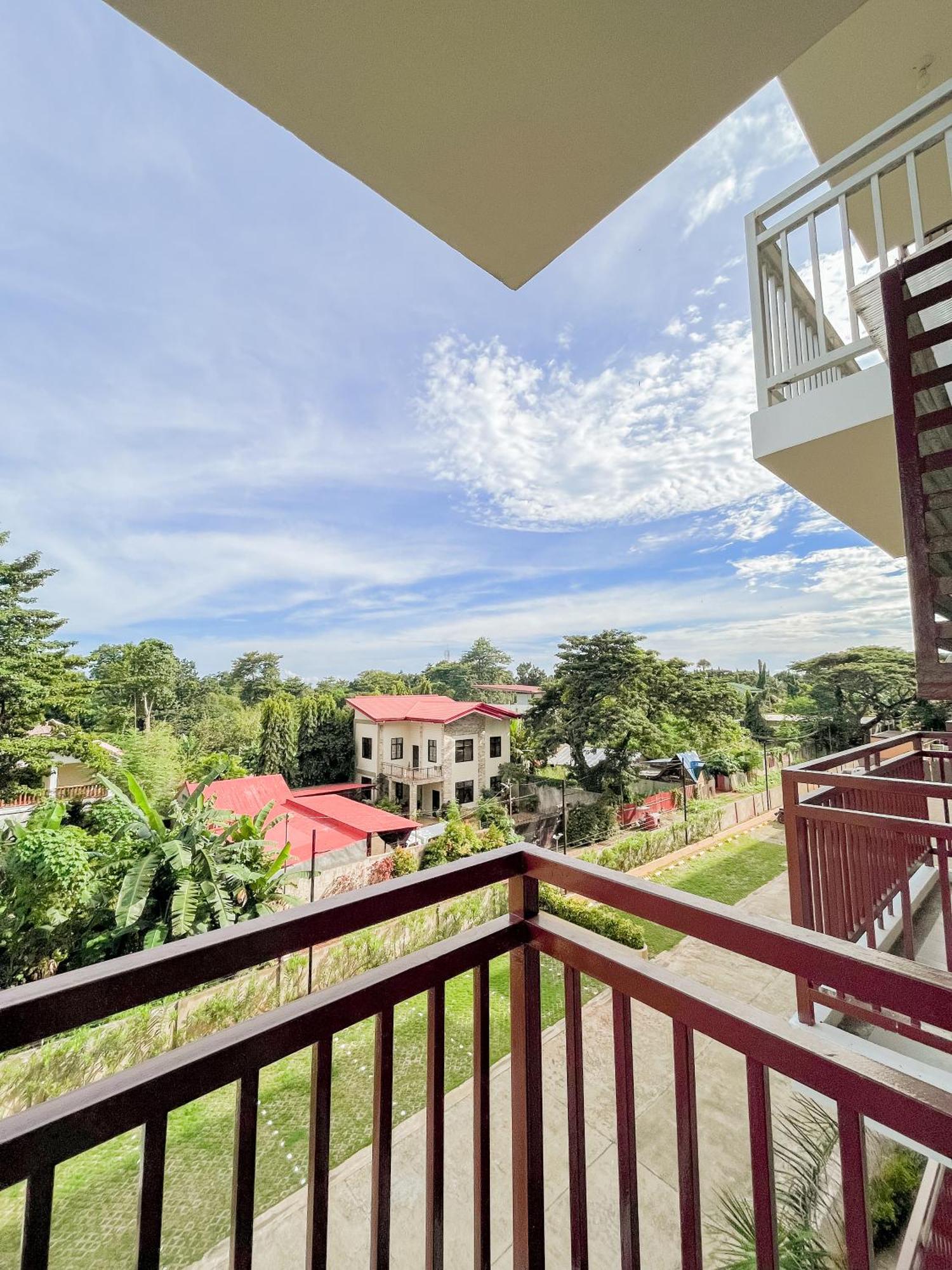 2 Bedroom And Studio Apartments With Private Pool And Gym In Vista Manors Verdant Puerto Princesa Luaran gambar