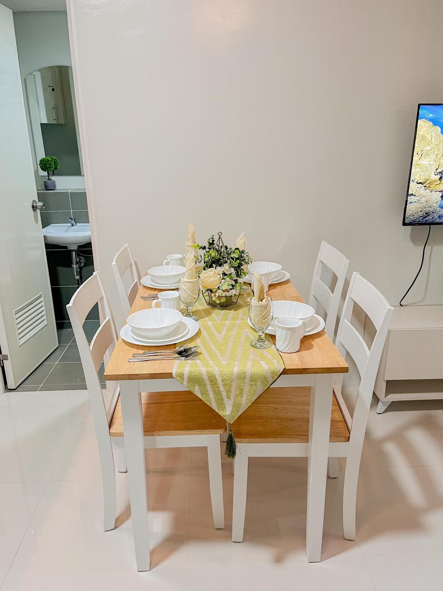 2 Bedroom And Studio Apartments With Private Pool And Gym In Vista Manors Verdant Puerto Princesa Luaran gambar