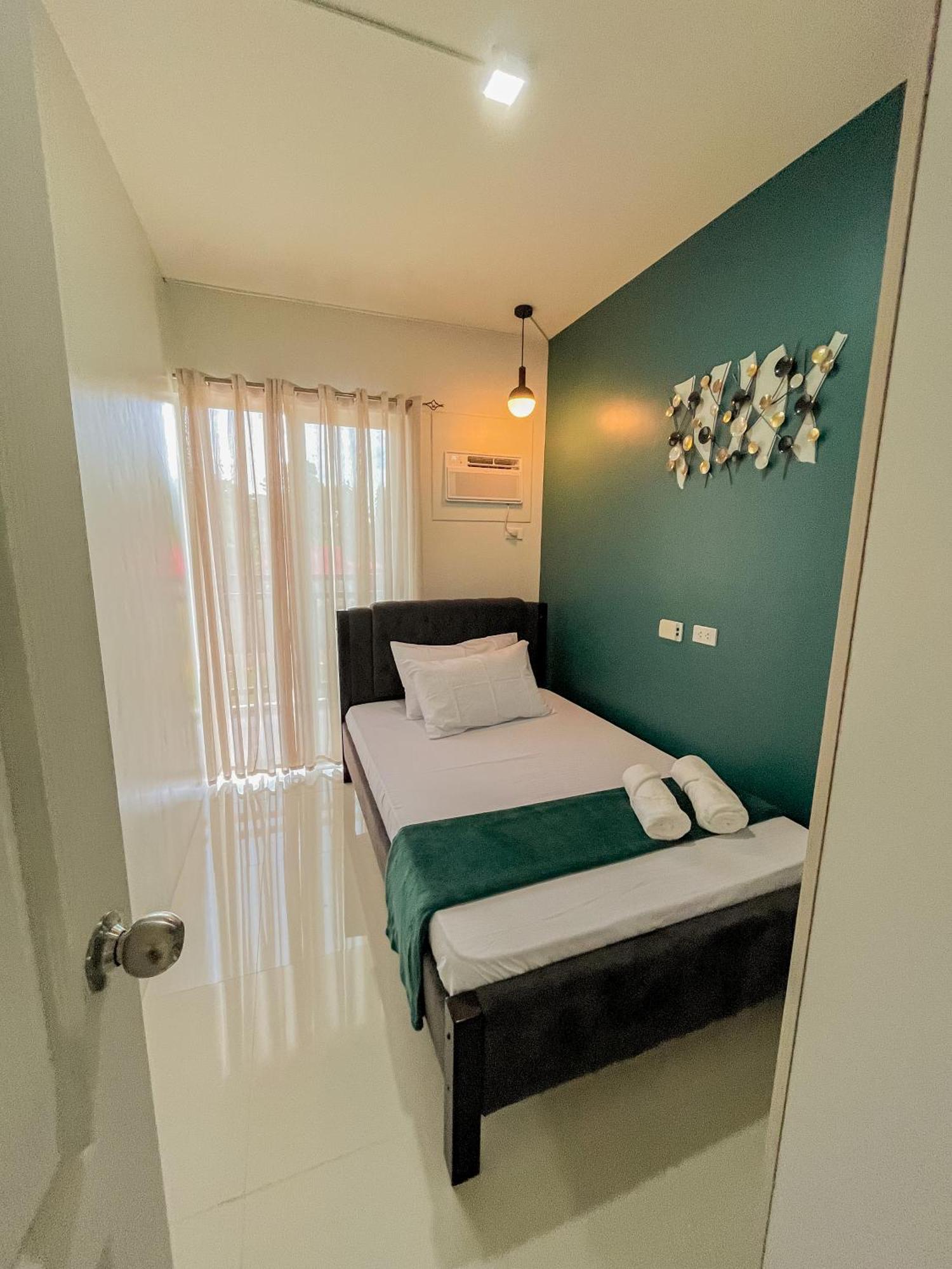 2 Bedroom And Studio Apartments With Private Pool And Gym In Vista Manors Verdant Puerto Princesa Luaran gambar